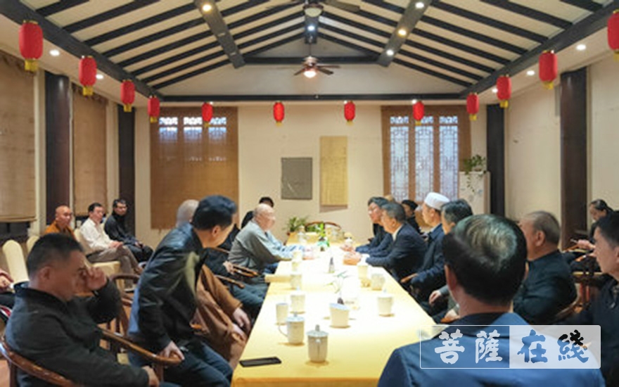 「全国政协」全国政协民宗委杨小波一行调研长沙麓山寺和湖南佛学院 「全国政协」全国政协民宗委杨小波一行调研长沙麓山寺和湖南佛学院