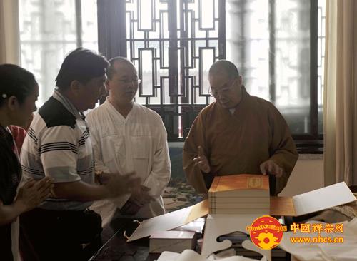「佛教」缅甸佛教代表团访问广东南华禅寺 传正大和尚赠六祖像纪念