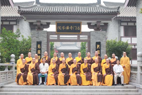 「研究生」陕西举行首届研究生毕业论文答辩会