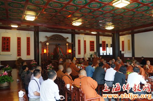 「佛教」台湾世界佛教僧伽会会长了中长老一行莅临上海宁国禅寺