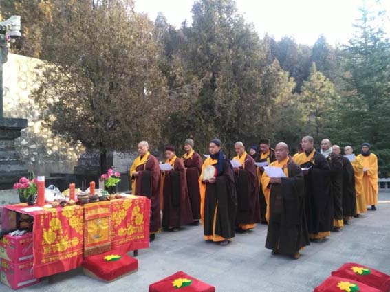 「佛教」法门寺僧众上山扫塔祭祖 「佛教」法门寺僧众上山扫塔祭祖