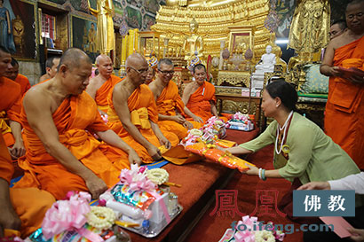 「佛教」中国佛教海巡团拜见泰国僧王 供僧现场感人至深 「佛教」中国佛教海巡团拜见泰国僧王 供僧现场感人至深