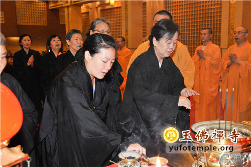 「佛教」上海玉佛禅寺举行觉群共修小组供僧大法会