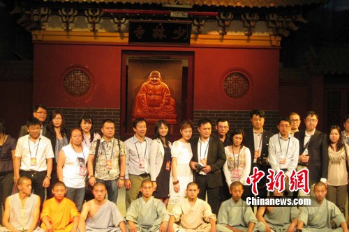 「佛教」世界华裔杰出青年参访少林寺 感悟禅宗文化