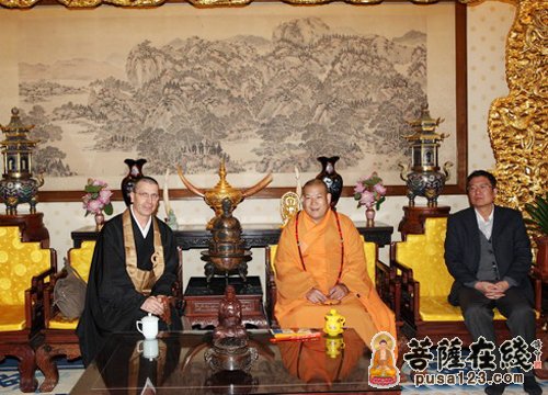 「佛教」德国佛教联盟玄峰法师到北京灵光寺参拜佛牙舍利