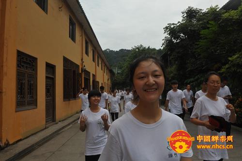 广东南华禅寺第九届“禅悦行”之三步一拜礼六祖