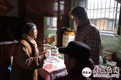 「佛教」上海沉香阁定慧法师一行到豫园街道贫困家庭进行春节慰问