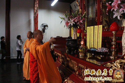 浙江安康寺隆重举行第七届华严法会熏坛洒净仪式