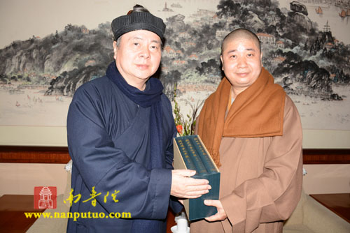 「佛教」浙江省佛教协会副会长、国清寺方丈允观大和尚到南普陀寺和闽南佛学院参访交流