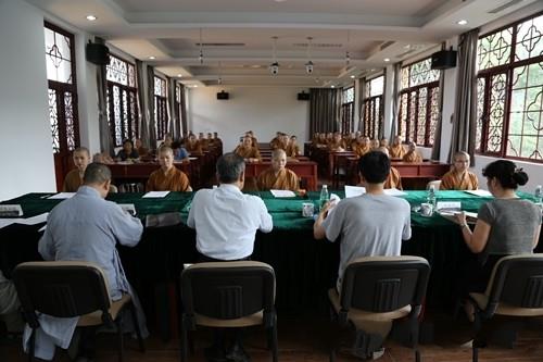 「研究生」江苏尼众佛学院举行2014届研究生毕业论文答辩