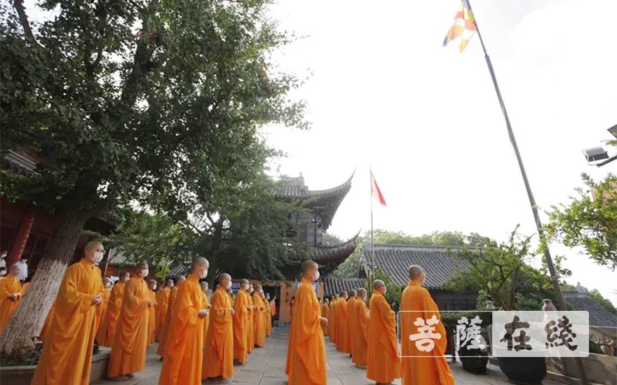 「佛教」南京鸡鸣恢复开放首日举行升国旗仪式