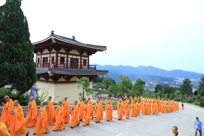 「东林大佛」闽南佛学院学僧朝礼江西东林大佛