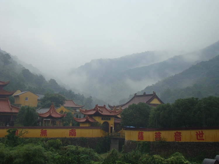 「华严经」伽蓝圣诞慧日禅寺启建华严法会