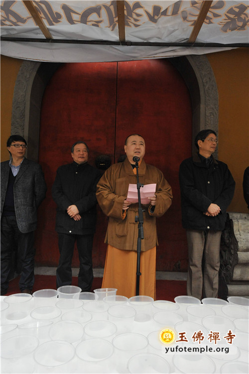 「佛教」上海玉佛禅寺举行2014年迎新年腊八赠粥活动