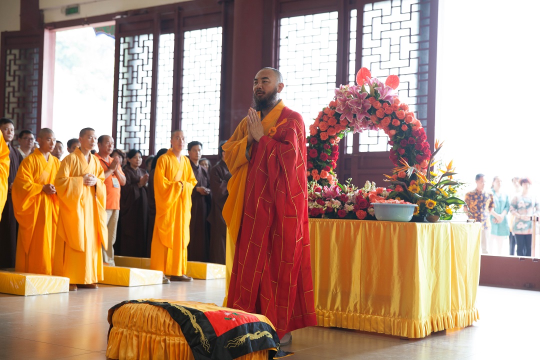 「众生」广东韶关东华禅寺举行盛大的浴佛节法会