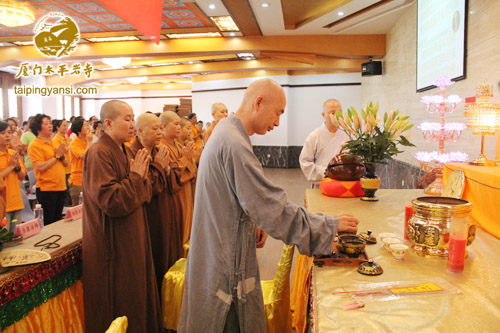 「佛教」福建厦门太平岩寺举行青年佛学班开学典礼