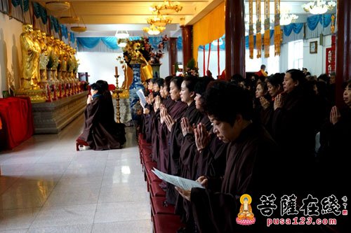 「极乐寺」哈尔滨极乐寺传授八关斋戒 近千名戒子同受戒