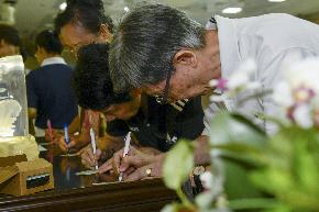 在佛门‘鬼月’实是吉祥月 慈济志工