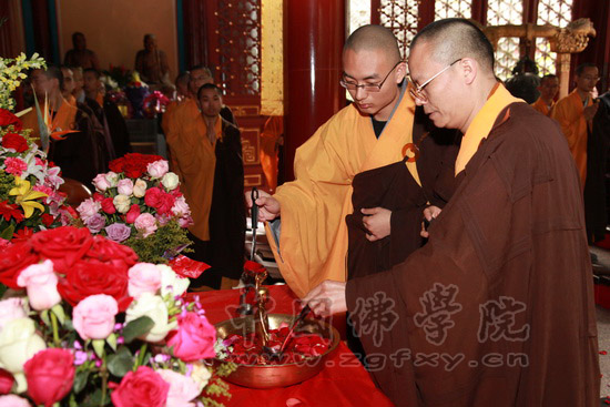 「佛教」中国佛学院隆重举行佛历2555年庆祝释迦佛圣诞浴佛法会