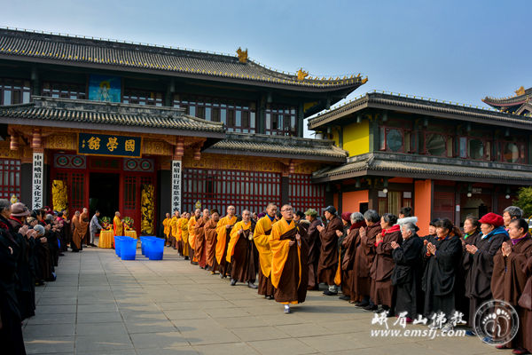 「佛教」峨眉山各寺举行佛事活动祈福恭祝元旦佳节