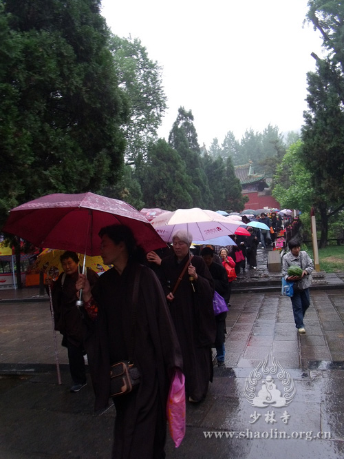 「少林寺」少林寺举行浴佛大法会庆祝佛祖诞辰2555周年