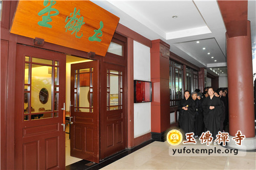 「佛教」上海玉佛禅寺举行觉群共修小组供僧大法会