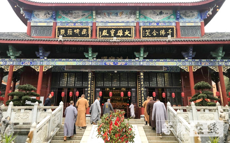 「佛教」圣辉法师一行慰问百名孤残老人并考察调研邵阳市、娄底市部分寺院 「佛教」圣辉法师一行慰问百名孤残老人并考察调研邵阳市、娄底市部分寺院