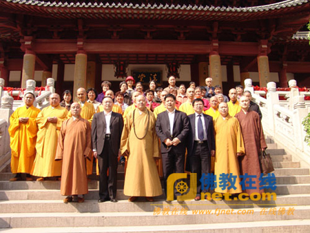 「中国佛教协会」中国佛教协会王健秘书长一行视察南京毗卢寺（图）