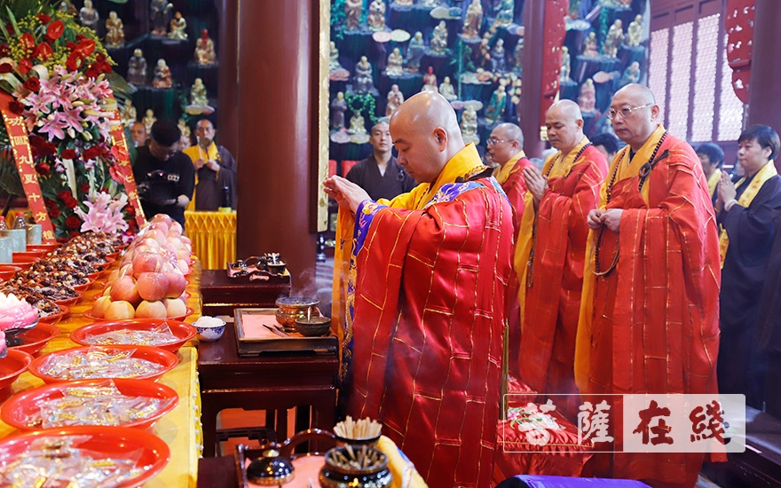 「佛教」绍兴龙华古寺和龙华证道海会慈善联合会在孝道月举办首次供僧法会