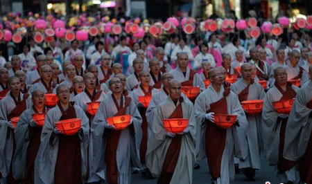 「佛教」韩国首尔佛教徒在参加“燃灯节”游行祭祀活动