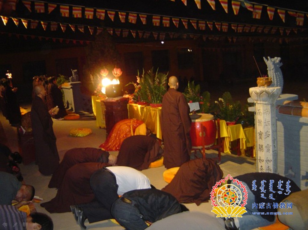 「内蒙」内蒙古宝莲寺举行2011中秋斋天拜月祈福法会 「内蒙」内蒙古宝莲寺举行2011中秋斋天拜月祈福法会
