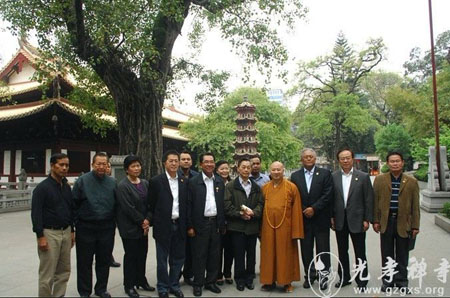 「光孝寺」泰国前总理率领的民主党考察团到广东光孝寺参观