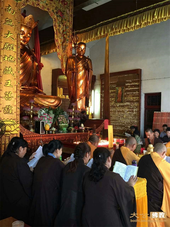 「东方之星号」湖北新洲报恩禅寺为“东方之星”客轮倾覆事件祈福
