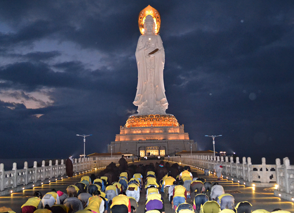 「观音」海南海口泰华庵僧众团虔诚礼拜海上观音 「观音」海南海口泰华庵僧众团虔诚礼拜海上观音