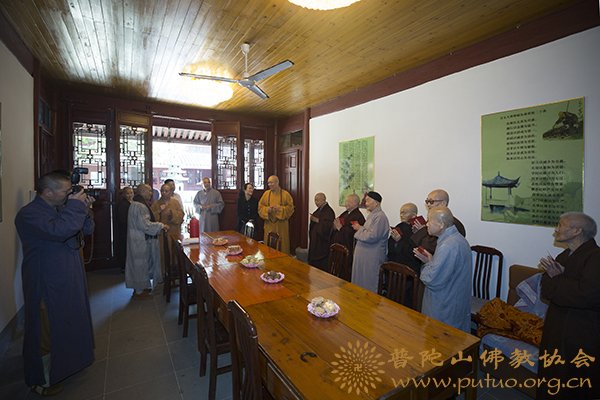「佛教」普陀山普济禅寺道慈大和尚一行赴佛教颐养堂和敬老院进行重阳节慰问