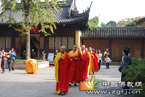 「佛教」江苏无锡惠山寺举行大型放生活动