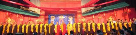 印尼雅加达观音寺举办元宵祈祷会 千名信众出席联欢