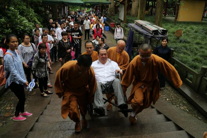 「灵隐寺」浙江杭州灵隐寺无障碍通道启用圆脊髓损伤者祈福梦