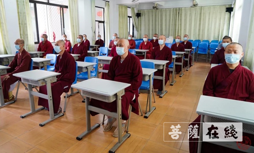 「佛教」潮州开元寺及广东佛学院岭东学院僧众观看全国两会视频 「佛教」潮州开元寺及广东佛学院岭东学院僧众观看全国两会视频