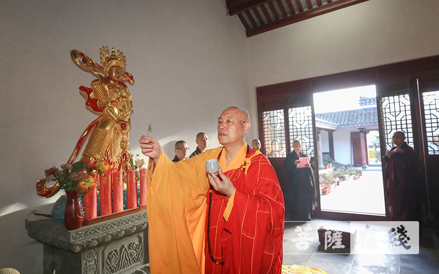 「佛教」道慈大和尚恭迎古佛洞仁证法师圆满出关