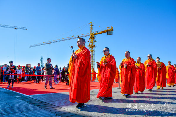 「佛教」峨眉山金顶华藏寺举行千人祈福感恩法会