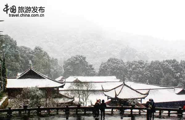 「佛教」远离尘垢的佛教净地 大雪为峨眉山古庙群添禅意