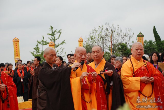「佛教」佛诞日 庐山东林寺举行东林大佛装藏祝圣法会(组图) 「佛教」佛诞日 庐山东林寺举行东林大佛装藏祝圣法会(组图)