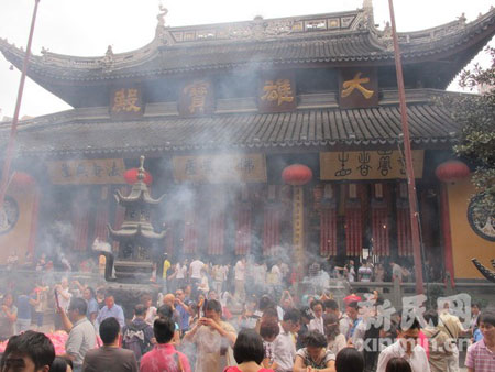 「玉佛寺」上海玉佛寺香火正旺 素斋受市民追捧