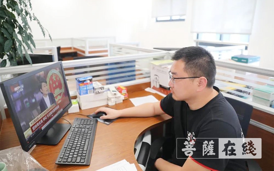 「全国人大」浙江佛学院组织全体在校师生员工收看十三届全国人大三次会议闭幕会特别报道 「全国人大」浙江佛学院组织全体在校师生员工收看十三届全国人大三次会议闭幕会特别报道