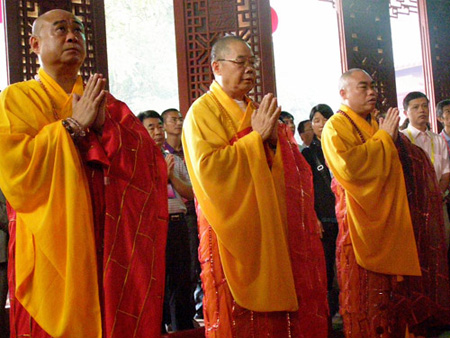 「佛教」海内外千余信众齐聚南华禅寺拜六祖祈愿和平