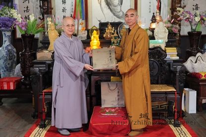 「佛教」台湾法相山文教基金会参访团来访天童寺