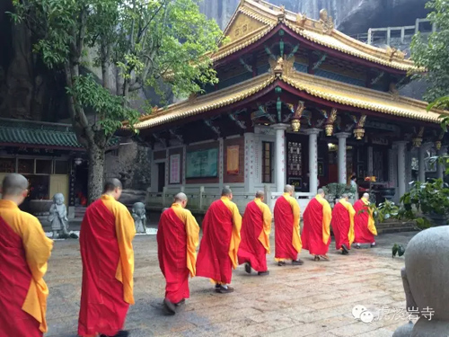 「佛教」福建厦门虎溪岩寺启建“过去现在未来三千佛忏”法会