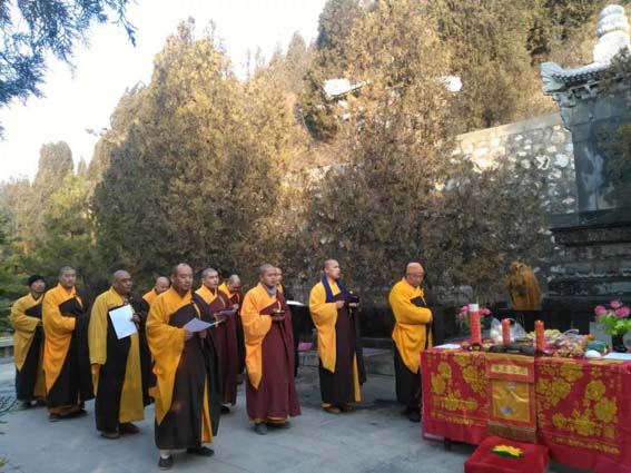 「佛教」法门寺僧众上山扫塔祭祖 「佛教」法门寺僧众上山扫塔祭祖