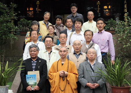 「佛教」日本上田市教育委员会教育长小山寿一等参访天童禅寺